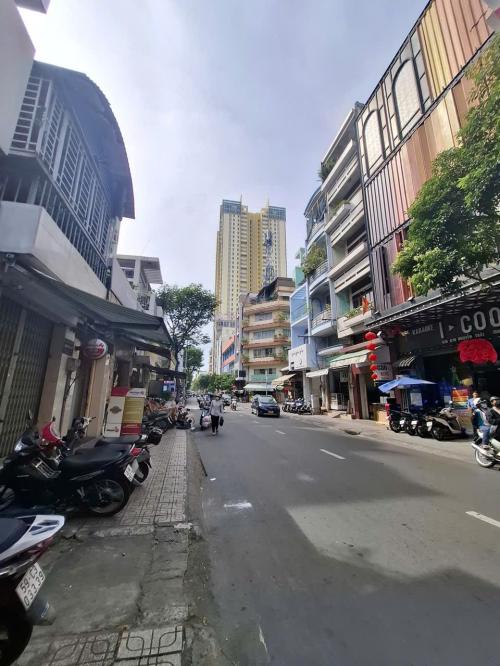 Nhà phố đẹp hẻm xe hơi, gần đường 3/2, kinh doanh thuận lợi